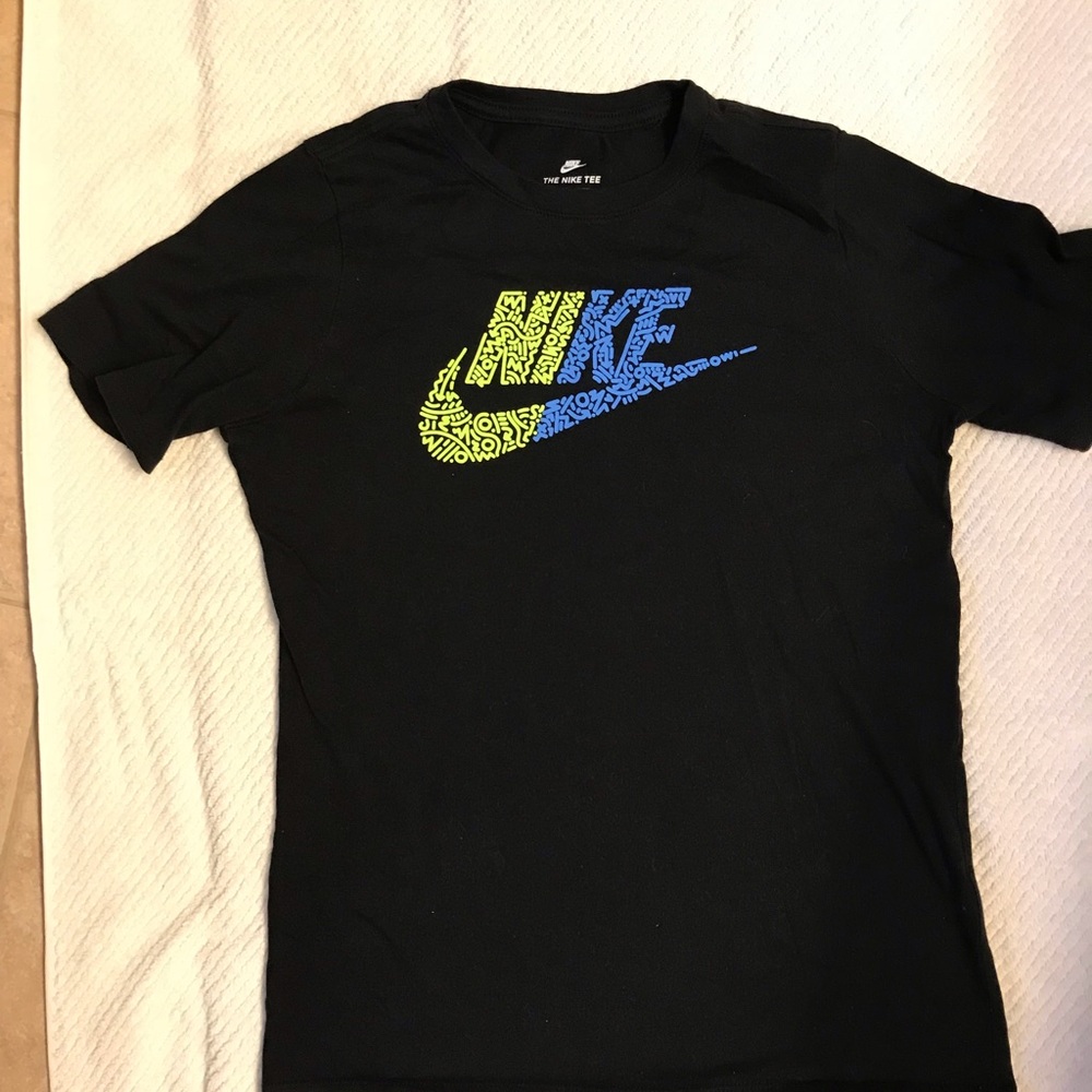 Under Armor and Nike athletic shirts.  8 total. - Picture 7 of 8